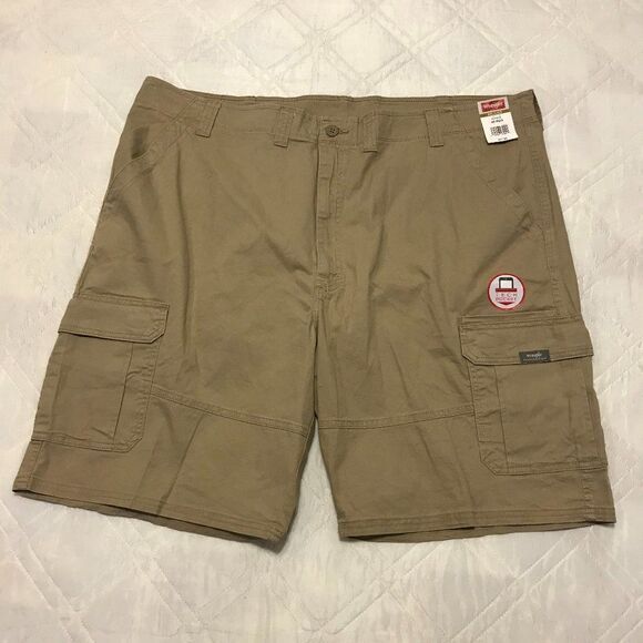 Wrangler Outdoor relaxed fit tan cargo shorts size‎ 46 - Picture 1 of 4